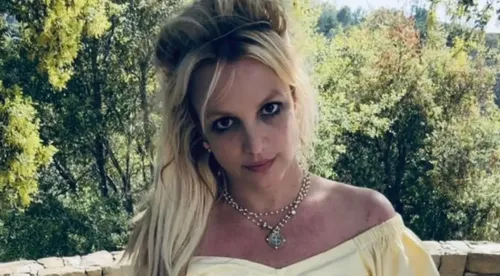 BRITNEY SPEARS RELEMBRA PASSAGEM PELO BRASIL EM SEU NOVO LIVRO, SAIBA DETALHES