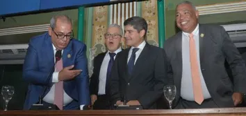 ACM NETO É HOMENAGEADO PELA CÂMARA DE SALVADOR