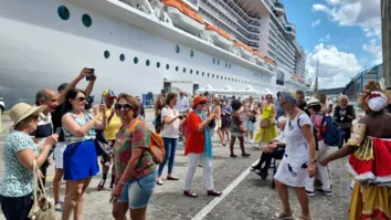 SALVADOR RECEBE MAIOR NAVIO DE CRUZEIRO A NAVEGAR PELO BRASIL