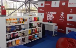BIBLIOMETRÔ ITINERANTE REALIZA EDIÇÃO ESPECIAL PARA O NOVEMBRO NEGRO NA ESTAÇÃO LAPA DE METRÔ