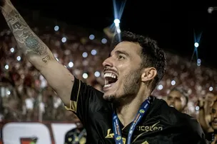 VITÓRIA RENOVA CONTRATO COM ZECA PARA TEMPORADA DE 2024