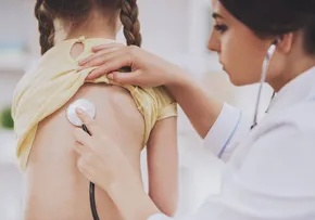 DIA MUNDIAL DA PNEUMONIA: INFECTOLOGISTA ALERTA PARA A IMPORTÂNCIA DA VACINAÇÃO PARA EVITAR QUADROS MAIS GRAVES