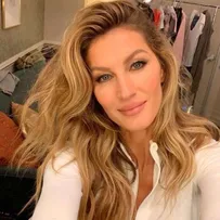 GISELE BÜNDCHEN EXIBE CORPO SARADO EM FOTO DE BIQUÍNI; CONFIRA