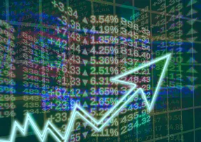 BOLSA SOBE E RECUPERA PATAMAR DE JULHO DE 2021; DOLAR TAMBÉM FECHA EM ALTA