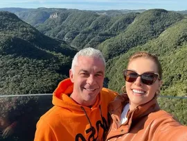 APRESENTADORA ANA HICKMAN COMPARECE A DELEGACIA APÓS BRIGA COM MARIDO