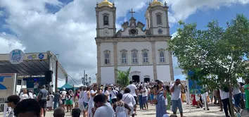 FIÉIS LOTAM IGREJA DO BONFIM NA ÚLTIMA SEXTA-FEIRA DO ANO