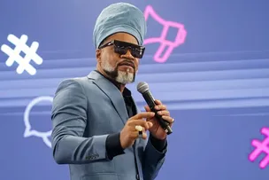 CARLINHOS BROWN FAZ SHOW ESPECIAL DE NATAL NA PRAÇA MUNICIPAL, DIA 23
