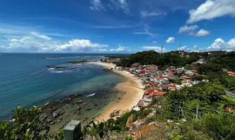 POUSADA EM MORRO DE SÃO PAULO É INVADIDA; SUSPEITOS ARMADOS E SEGURANÇAS TROCAM TIROS