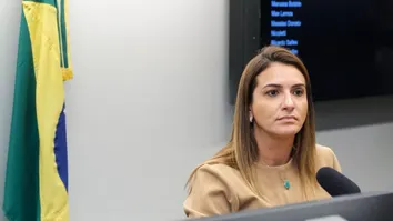 ROBERTA ROMA COMEMORA DERRUBADA DE VETO AO MARCO TEMPORAL