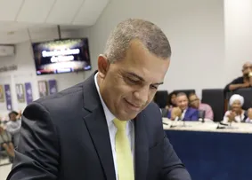 ‘DIA HISTÓRICO’, DIZ BIRA DURANTE POSSE COMO PREFEITO DE MATA DE SÃO JOÃO
