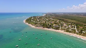 TROCA DE TIROS ENTRE SUSPEITOS DO TRÁFICO E PMs ASSUSTA BANHISTAS NA PRAIA DE ITACIMIRIM