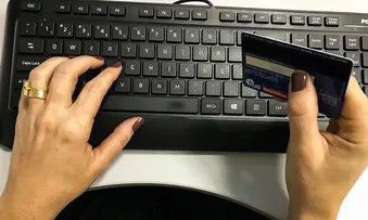DECISÃO SOBRE TAXAÇÃO DE COMPRAS ONLINE NÃO SAI MAIS ESTE ANO