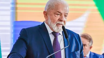 LULA SANCIONA LEI QUE TAXA SUPER-RICOS