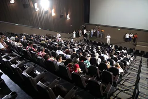 SAÚDE DE SALVADOR PROMOVE SESSÃO DE CINEMA PARA IDOSOS EM SHOPPING