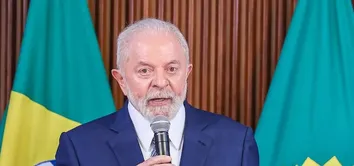 LULA CRITICA INTERRUPÇÃO DE OBRAS PÚBLICAS: 'INAUGURANDO CASA QUE COMECEI A LEVANTAR EM 2010'