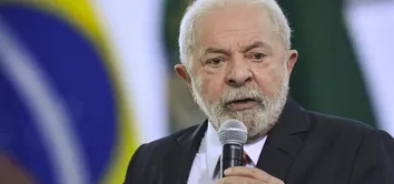 LULA VETA R$ 4,2 BILHÕES EM EMENDAS LIGADAS A OBRAS E TRATOR