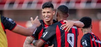 VITÓRIA VENCE A JUAZEIRENSE E RETOMA A LIDERANÇA DO CAMPEONATO BAIANO