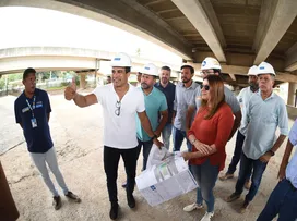 PREFEITURA VISTORIA OBRAS NOS CANTEIROS CENTRAIS DO BRT E AVALIA IMPLANTAÇÃO DE PARQUE NA MATA ESCURA