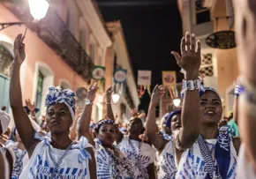 MAIS DE 30 GRUPOS DE AFOXÉS DESFILAM NO PELOURINHO NESTA SEXTA (5)