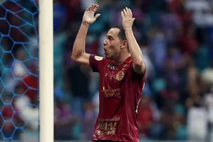 EX-BAHIA ANUNCIA APOSENTADORIA E DIVULGA SOCIEDADE COM EX-VITÓRIA