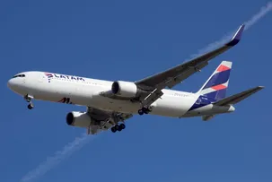 AVIÃO QUE POUSARIA EM SÃO PAULO DESVIA ROTA PARA SALVADOR APÓS PASSAGEIRO PASSAR MAL DURANTE VOO