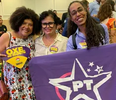 PETISTAS COMEMORAM APROVAÇÃO DO DECRETO QUE PROÍBE USO DE PISTOLAS NO CARNAVAL