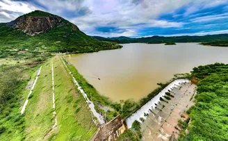 GUANAMBI: PREFEITO SE REÚNE COM COLONOS E EXPRESSA PREOCUPAÇÃO COM A BAIXA VAZÃO DA BARRAGEM DE CERAÍMA
