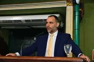 AUGUSTO VASCONCELOS DIZ QUE CONCENTRAÇÃO DE RENDA VAI 'DESTRUIR O PLANETA'