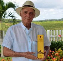 PRODUTOR DE CACHAÇA DIVERSIFICA ATIVIDADES COM PLANTIO DE EUCALIPTO