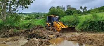 CONQUISTA: PREFEITURA PRESTA ASSISTÊNCIA A ESTRADAS DANIFICADAS NA REGIÃO DE BATE-PÉ