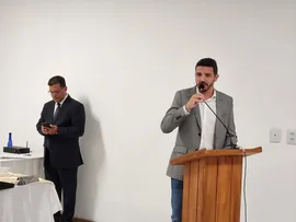 ”SOU CIDADÃO ITACAREENSE COM MUITO ORGULHO E MUITO AMOR”, DECLARA NETO CARLETTO AO RECEBER TÍTULO EM SESSÃO SOLENE
