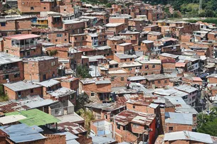 IBGE VOLTA A USAR O TERMO ‘FAVELA’ NO CENSO