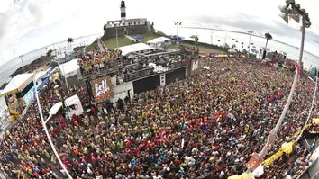 FACAS E PISTOLAS DE ÁGUA SÃO APREENDIDOS NO PRÉ-CARNAVAL DE SALVADOR