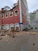 PRÉDIO ONDE FUNCIONAVA O RESTAURANTE COLON DESABA