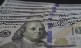 TESOURO CAPTA US$ 4,5 BI NO EXTERIOR COM JUROS MAIS ALTOS