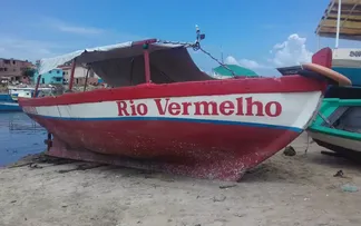 PRINCIPAL EMBARCAÇÃO QUE TRANSPORTA PRESENTE PARA IEMANJÁ PASSA POR REPAROS ANTES DA FESTA