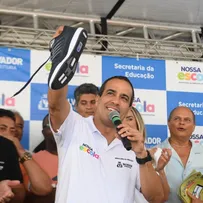 BRUNO REIS ANUNCIA QUE PREFEITURA VAI DISTRIBUIR TÊNIS PARA ALUNOS DA REDE MUNICIPAL