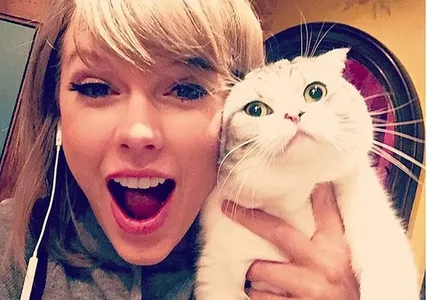 FOTOS FALSAS DE TAYLOR SWIFT NUA FEITAS COM INTELIGÊNCIA ARTIFICIAL CAUSAM REVOLTA ENTRE FÃS