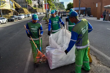 LIMPURB REALIZA OPERAÇÃO PARA LIMPEZA DAS RUAS DURANTE O 1º TURNO DAS ELEIÇÕES