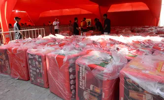 PREFEITURA ENTREGA KITS DE TRABALHO PARA AMBULANTES CREDENCIADOS NA FESTA DE IEMANJÁ