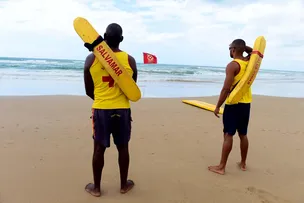 SALVAMAR FAZ ORIENTAÇÕES PARA SOTEROPOLITANOS E TURISTAS NAS PRAIAS APÓS O CARNAVAL