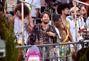 SAULO CELEBRA 10 ANOS DE CARREIRA SOLO NO TRIO SEM CORDAS DO CIRCUITO OSMAR