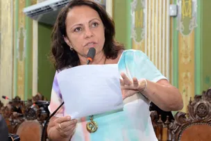 EX-VEREADORA PUBLICA ARTIGO E CRITICA EXCESSO DE FESTAS EM SALVADOR NO INICIO DO ANO 