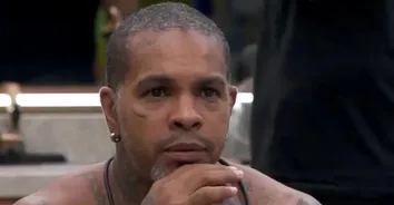 RODRIGUINHO RECUSA USAR MAQUININHA QUE DAVI USOU NO ROSTO