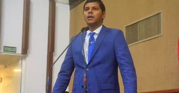 DIEGO CASTRO QUER DERRUBAR PORTARIA DO GOVERNO DO ESTADO PARA ESTUDANTES COM PENDÊNCIAS ESCOLARES