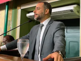 VEREADOR QUER REVOGAR LEI QUE OBRIGA FRENTISTAS A FISCALIZAREM BÊBADOS
