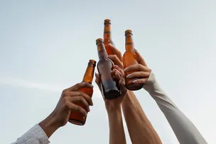 ESPECIALISTA EXPLICA OS PERIGOS DA MISTURA DE ENERGÉTICOS COM BEBIDAS ALCOÓLICAS