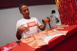FOLIÕES COSTUMIZAM ABADÁS E VIVENCIAM EXPERIÊNCIAS INESQUECÍVEIS NO CAMAROTE BRAHMA