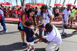 EQUIPES DO CONSELHO TUTELAR IDENTIFICAM CRIANÇAS NO CARNAVAL E ORIENTAM PAIS A FIM DE COIBIR O TRABALHO INFANTIL