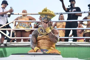 DESFILE NAS MUQUIRANAS MARCA ÚLTIMA APRESENTAÇÃO DE TONY SALLES, FRENTE AO PARANGOLÉ, NO CARNAVAL DE SALVADOR